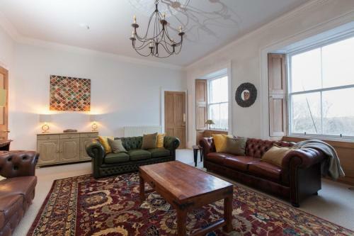 Traditional Luxury Apartment Sleeps 10