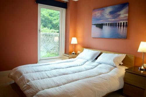 Super Central City Apartment - 1 Bedroom Sleeps 4