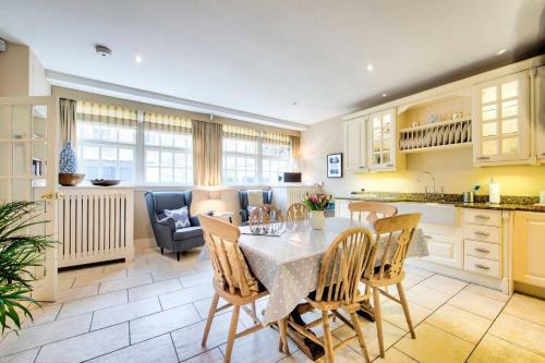 Altido Luxury City Centre Mews House