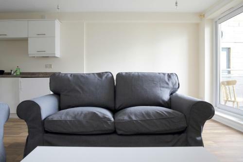 Hawkhill 9 - Contemporary Edinburgh Apartment And Secure Parking