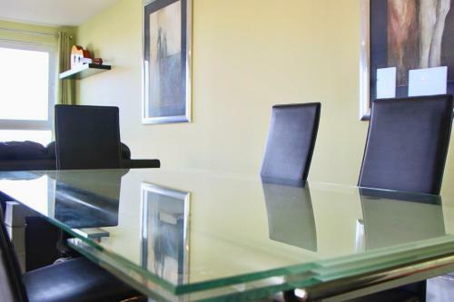 3 Bedroom Apartment In Vibrant Area