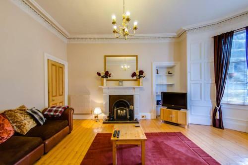Apartamento Spacious 3br Apt Moments From The Meadows & Old Town