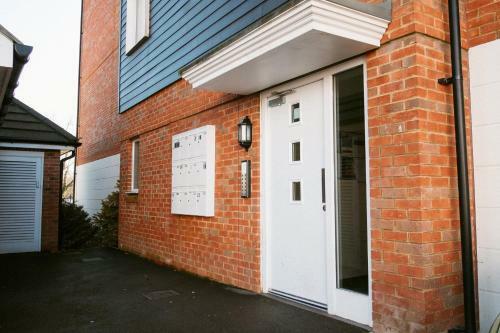 Farnborough Airport Twin Bed Apartment