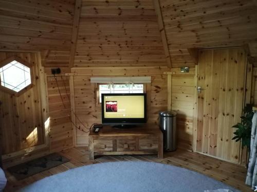 Charming 1-bed Cabin In Gaerwen