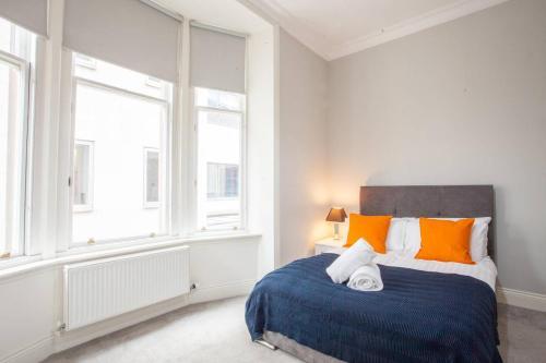 Bright 2 Bedroom Apartment In Central Location