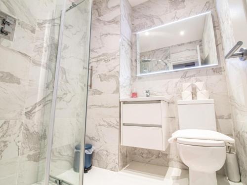 Modern 1br Apartment In Heart Of West End