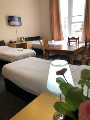 Bed & Breakfast Renfrew Rooms At City Centre
