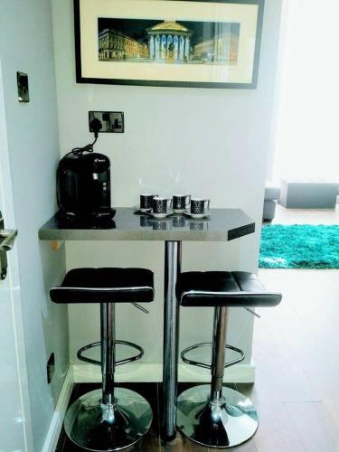 Merchant City: Stunning 2 Bed Apartment - Sleeps 6