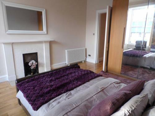 Apartamento West End - 3 Bedroom, Main Door Flat With Parking
