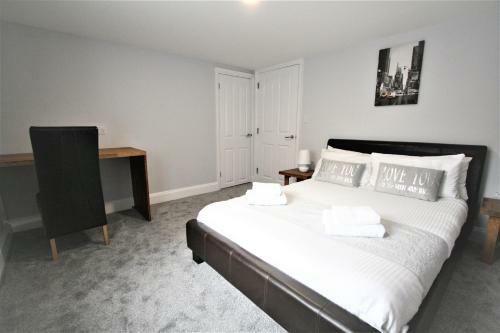 Brunswick Square Apartments By Roomsbooked