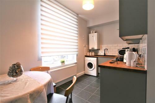 Brunswick Square Apartments By Roomsbooked