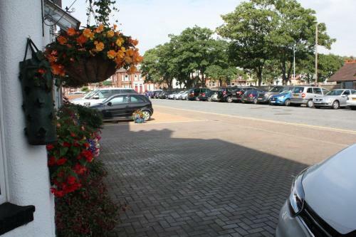 Hostal Barons Court