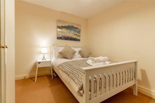 Apartment 4 Hillbrook House, Malvern - Guest Homes