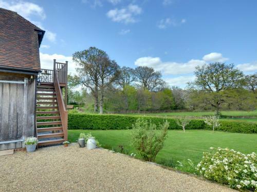 Tranquil Holiday Home In Groombridge Kent With Balcony