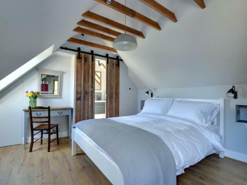 Tranquil Holiday Home In Groombridge Kent With Balcony