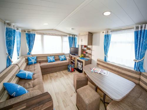 Holiday Home Hopton Park-1