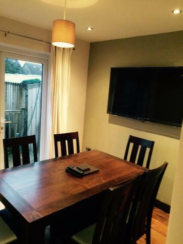 Charming 3-bed House In Harrogate With Hot Tub