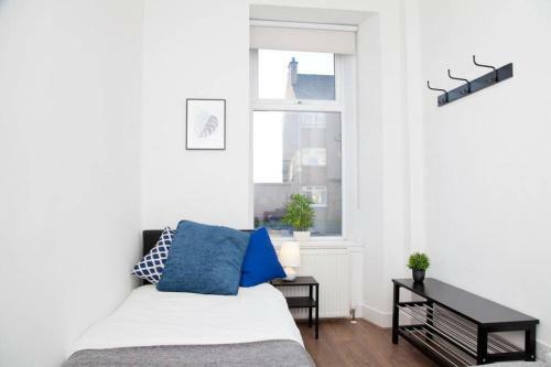 Snug - Logie Baird Apartment