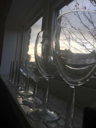 Small Modern Comfortable 2 Bedroom Apartment Cmyr