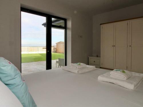 Sea & Sunsets A Luxurious Holiday Home!