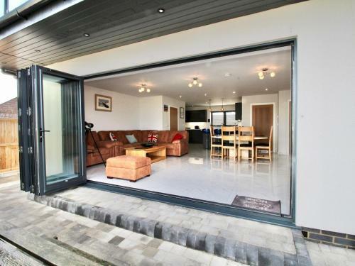 Sea & Sunsets A Luxurious Holiday Home!