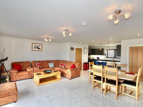 Sea & Sunsets A Luxurious Holiday Home!