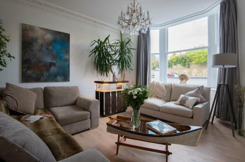 Saint Leonards-on-sea Villa Sleeps 11 With Wifi