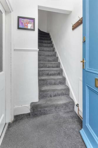 Charming 2-bed House In Huddersfield