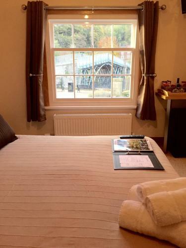 Hostal Bridge View Guest House