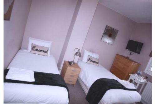 Hampton Court Hotel