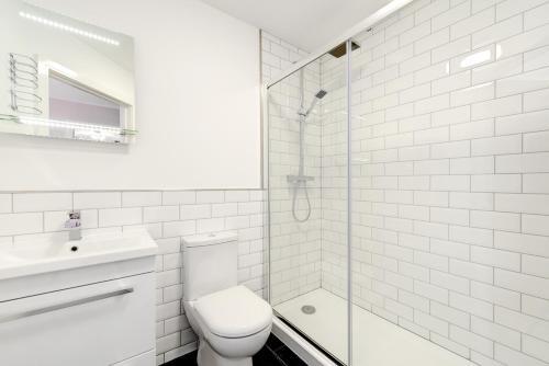 Little Petherick Villa Sleeps 12 With Wifi