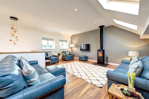 Little Petherick Villa Sleeps 12 With Wifi