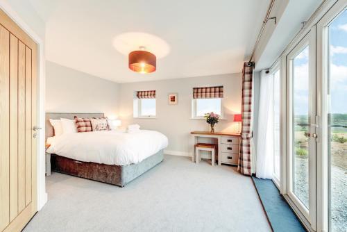 Little Petherick Villa Sleeps 12 With Wifi