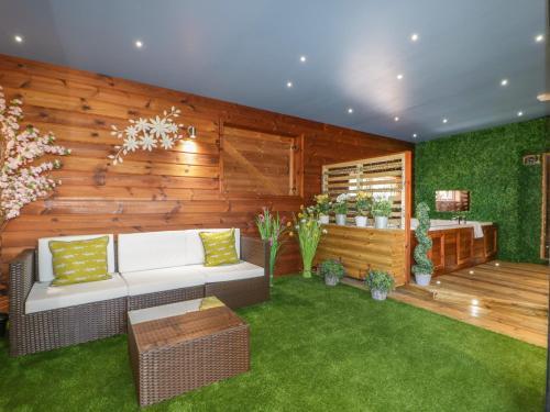 9 Meadow Retreat