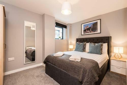 Stylish Liverpool Central Apartment - Sleeps 8!