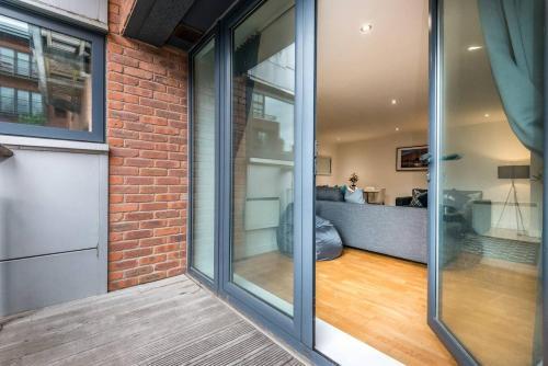 Stylish Liverpool Central Apartment - Sleeps 8!