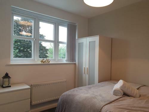 Spacious Contractor House For Large Groups - Private Parking By Liverpool Short Stay
