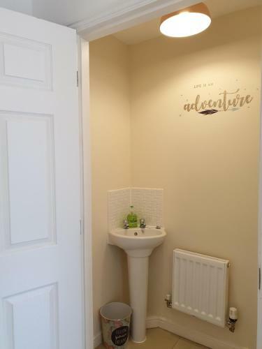 Spacious Contractor House For Large Groups - Private Parking By Liverpool Short Stay