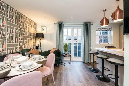 Charming 3-bedroom Coach House With Free Attached Garage!