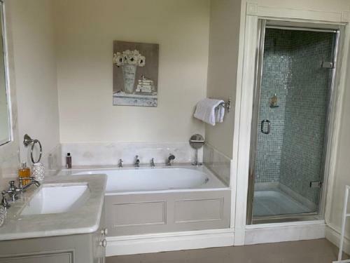 Bed & Breakfast Llwynhelig Manor