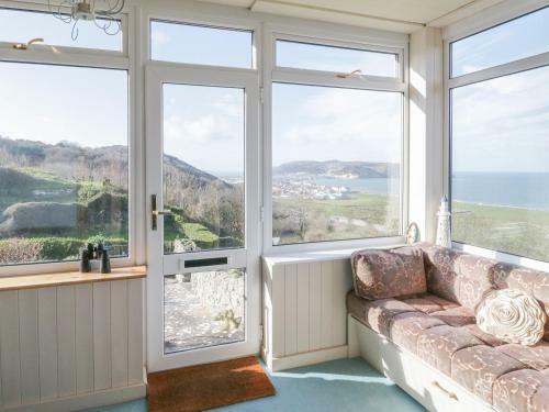 Two Bays And The Orme View Cottage