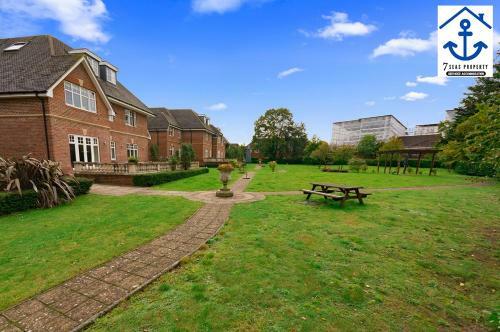Luxury Apartment W Big Balcony Maidenhead