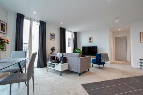 Spacious 2 Bed Apartment In Central Manchester