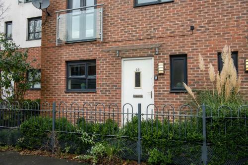 Guestready - Family Home In Salford
