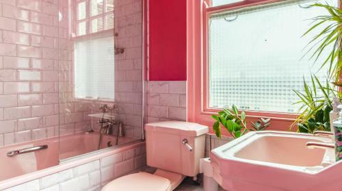Apartamento Plum Guide - Pink Acid