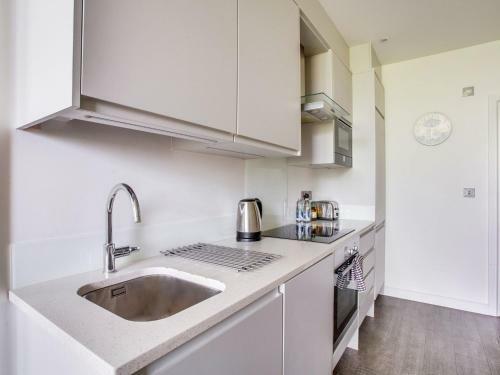 Delightful Apartment In Milton Keynes Near Snozone