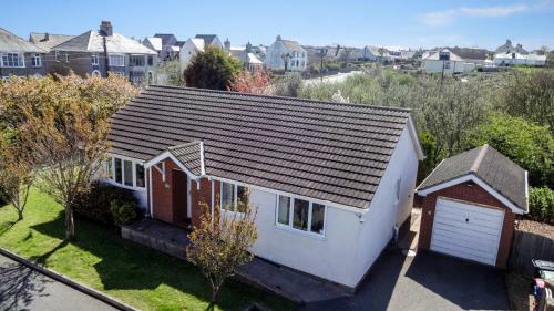 Modern 3-bed Bungalow In Moelfre - Private Garden!