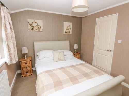 1 Hornbeam Lodge