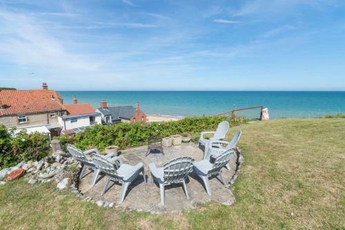 Mundesley Chateau Sleeps 12 With Wifi