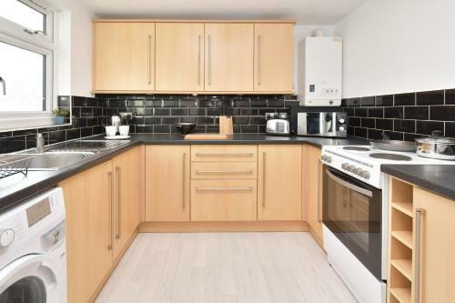 Middleton House - Spacious Entire Home For Groups & Workers